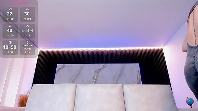 charlottewhitte online show from March 2026 01:00:01 PM