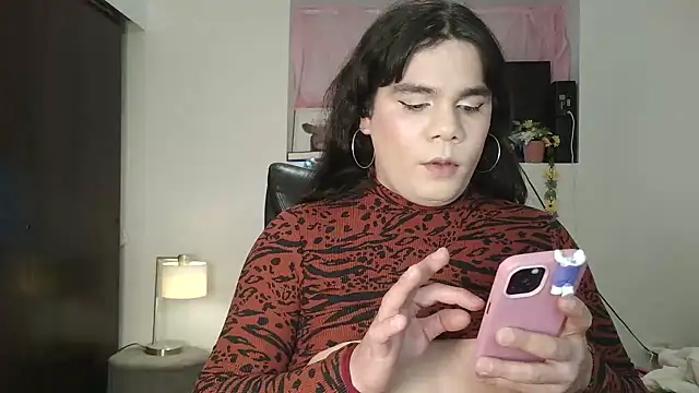 Snapshot of Violetacam_05 chatting on January 2025 03:52:01 AM Violetacam 05 online show from January 2025 03:52:01 AM