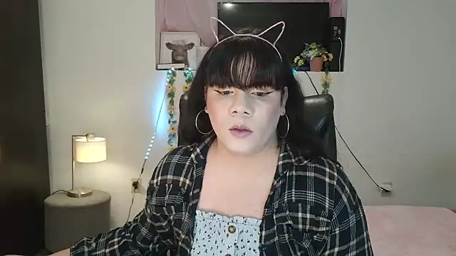 Snapshot of Violetacam_05 chatting on January 2025 03:00:01 AM Violetacam 05 online show from January 2025 03:00:01 AM