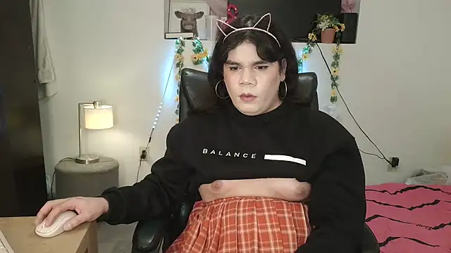 Snapshot of Violetacam_05 chatting on February 2025 10:35:02 AM Violetacam 05 online show from February 2025 10:35:02 AM