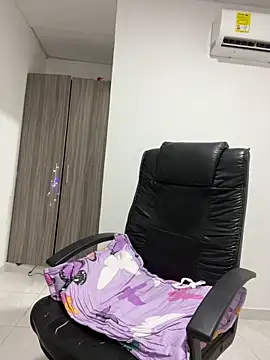 Snapshot of Violetacam_05 chatting on September 2025 05:20:02 AM Violetacam 05 online show from September 2025 05:20:02 AM