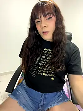 Snapshot of Violetacam_05 chatting on October 2025 09:07:02 AM Violetacam 05 online show from October 2025 09:07:02 AM