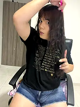 Snapshot of Violetacam_05 chatting on October 2025 07:39:01 AM Violetacam 05 online show from October 2025 07:39:01 AM