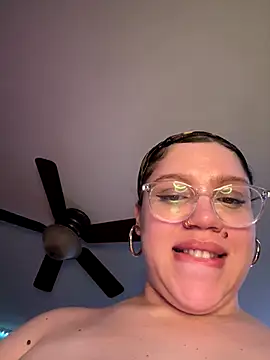 QueenNuttCollector online show from November 2025 03:18:02 AM