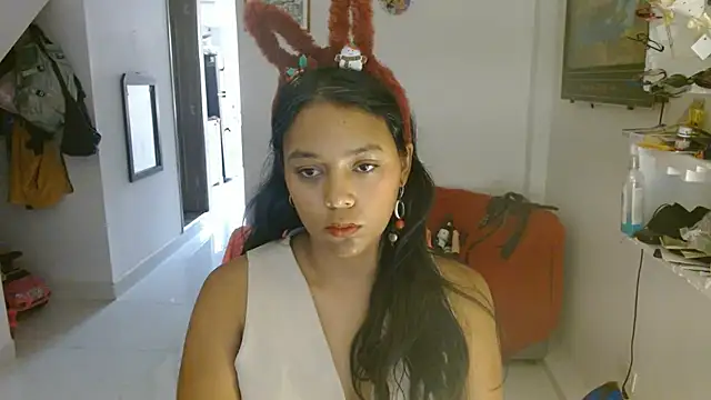 Chiara petterson online show from December 2025 06:45:01 PM