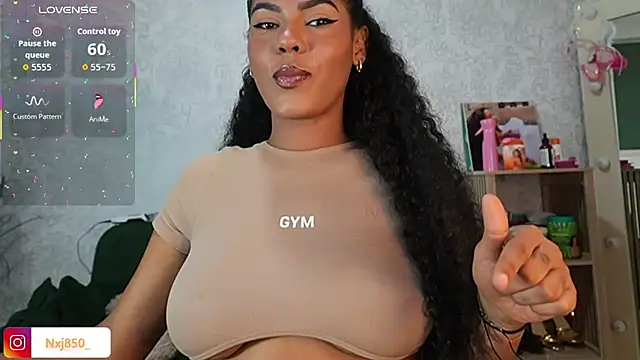 HOTBLACKANDWHITE2 online show from February 2026 10:35:01 PM