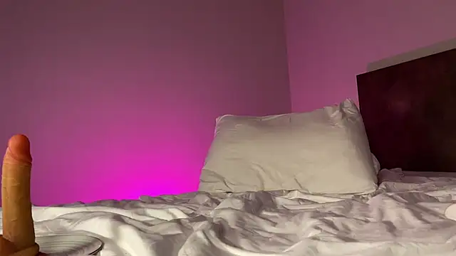 Pi-x-ie online show from April 2026 07:25:02 PM