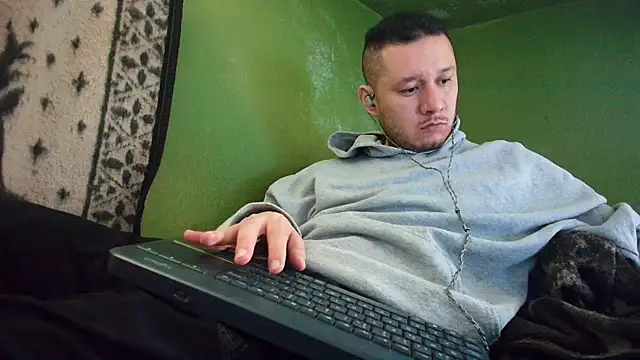 Snapshot of sweet_cock28 chatting on January 2025 03:50:01 PM sweet cock28 online show from January 2025 03:50:01 PM