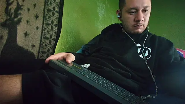 Snapshot of sweet_cock28 chatting on February 2025 02:56:02 PM sweet cock28 online show from February 2025 02:56:02 PM