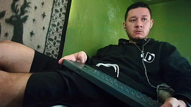 Snapshot of sweet_cock28 chatting on February 2025 03:31:02 PM sweet cock28 online show from February 2025 03:31:02 PM