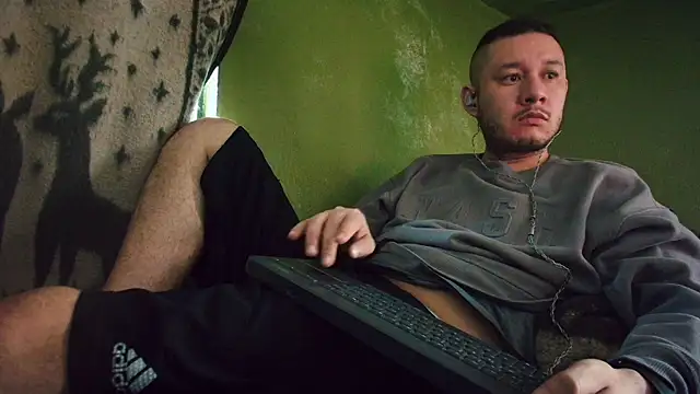 Snapshot of sweet_cock28 chatting on February 2025 03:01:02 PM sweet cock28 online show from February 2025 03:01:02 PM