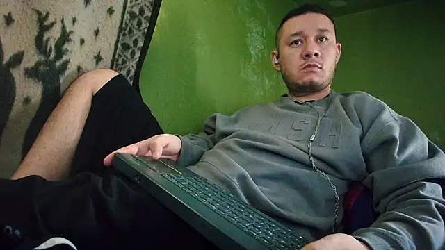 Snapshot of sweet_cock28 chatting on February 2025 03:40:01 PM sweet cock28 online show from February 2025 03:40:01 PM