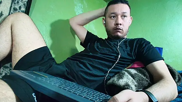 Snapshot of sweet_cock28 chatting on February 2025 06:38:01 PM sweet cock28 online show from February 2025 06:38:01 PM