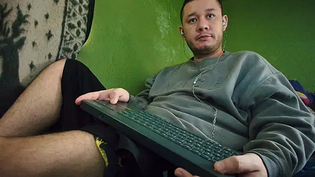 Snapshot of sweet_cock28 chatting on February 2025 03:32:02 PM sweet cock28 online show from February 2025 03:32:02 PM