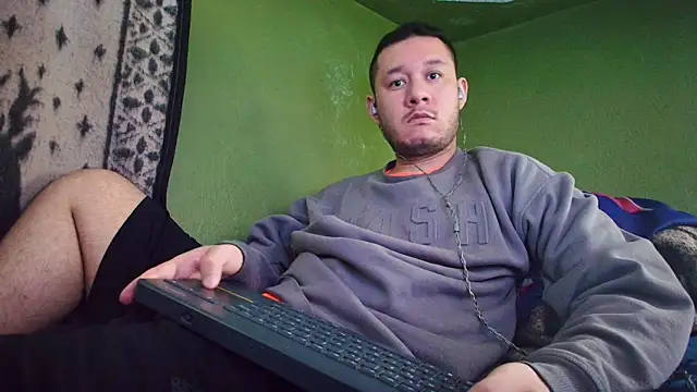 Snapshot of sweet_cock28 chatting on February 2025 03:52:01 PM sweet cock28 online show from February 2025 03:52:01 PM