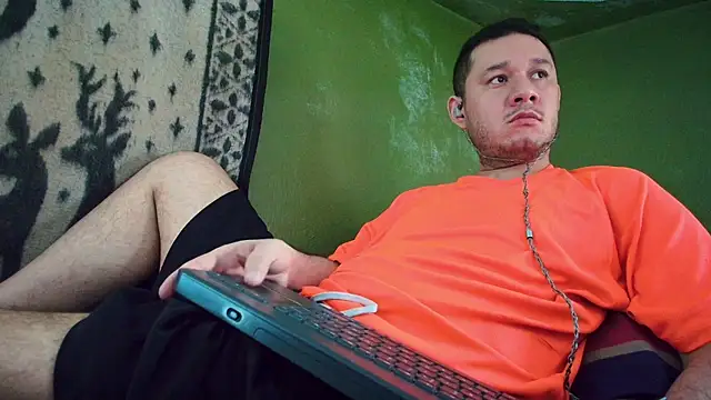 Snapshot of sweet_cock28 chatting on March 2025 03:31:01 PM sweet cock28 online show from March 2025 03:31:01 PM