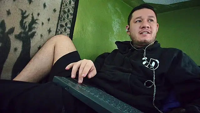 Snapshot of sweet_cock28 chatting on March 2025 03:26:01 PM sweet cock28 online show from March 2025 03:26:01 PM