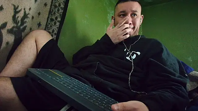 Snapshot of sweet_cock28 chatting on March 2025 03:39:01 PM sweet cock28 online show from March 2025 03:39:01 PM