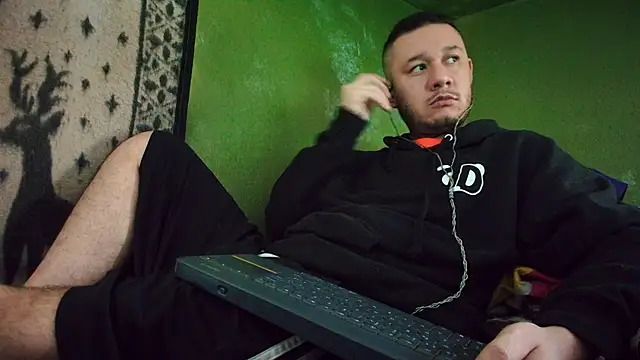 Snapshot of sweet_cock28 chatting on March 2025 03:56:01 PM sweet cock28 online show from March 2025 03:56:01 PM