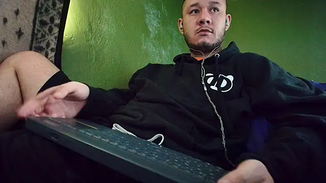 Snapshot of sweet_cock28 chatting on March 2025 02:54:01 PM sweet cock28 online show from March 2025 02:54:01 PM