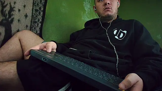 Snapshot of sweet_cock28 chatting on March 2025 03:30:02 PM sweet cock28 online show from March 2025 03:30:02 PM