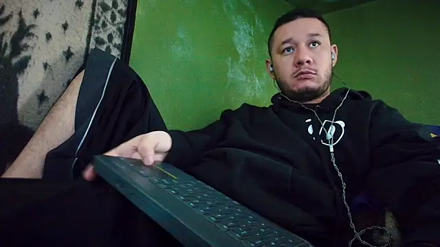 Snapshot of sweet_cock28 chatting on March 2025 03:37:02 PM sweet cock28 online show from March 2025 03:37:02 PM