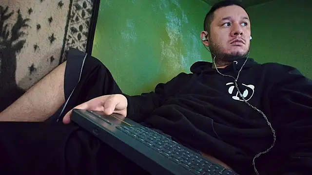 Snapshot of sweet_cock28 chatting on March 2025 03:35:02 PM sweet cock28 online show from March 2025 03:35:02 PM