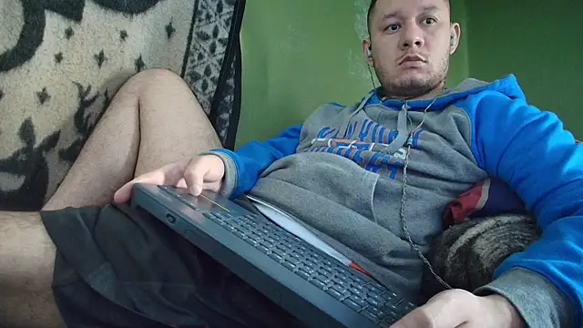 Snapshot of sweet_cock28 chatting on September 2025 03:22:02 PM sweet cock28 online show from September 2025 03:22:02 PM