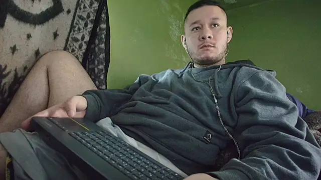 Snapshot of sweet_cock28 chatting on October 2025 03:32:01 PM sweet cock28 online show from October 2025 03:32:01 PM