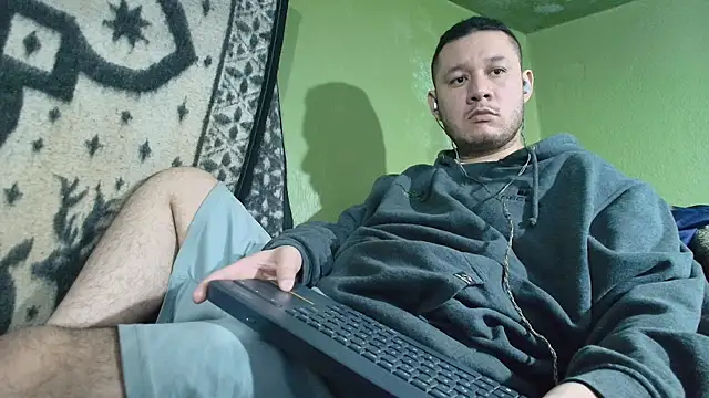 Snapshot of sweet_cock28 chatting on October 2025 03:32:01 PM sweet cock28 online show from October 2025 03:32:01 PM