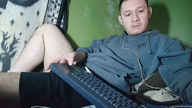 Snapshot of sweet_cock28 chatting on October 2025 03:40:02 AM sweet cock28 online show from October 2025 03:40:02 AM