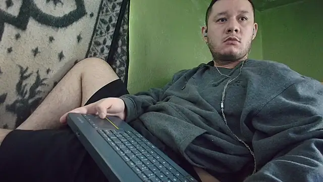 Snapshot of sweet_cock28 chatting on October 2025 03:46:02 PM sweet cock28 online show from October 2025 03:46:02 PM