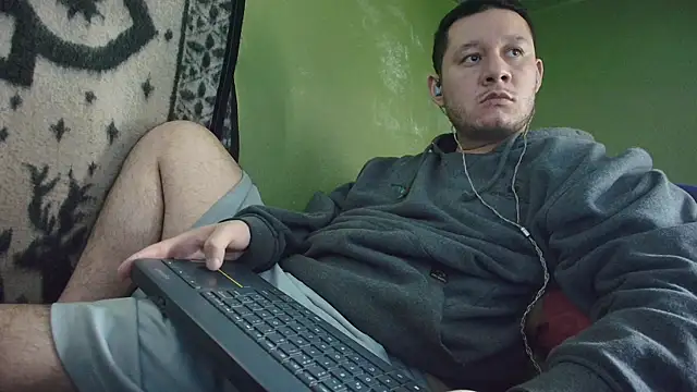 Snapshot of sweet_cock28 chatting on November 2025 03:24:01 PM sweet cock28 online show from November 2025 03:24:01 PM