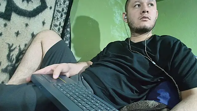 Snapshot of sweet_cock28 chatting on November 2025 04:34:02 PM sweet cock28 online show from November 2025 04:34:02 PM