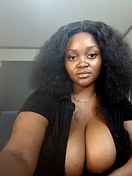 Snapshot of Yung-Missy chatting on November 2025 09:14:02 PM Yung-Missy online show from November 2025 09:14:02 PM