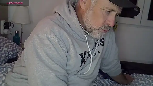 Snapshot of DaddybearVLC chatting on February 2025 10:14:02 PM DaddybearVLC online show from February 2025 10:14:02 PM