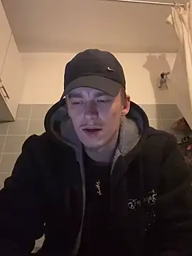 Snapshot of Toyjungee chatting on December 2024 04:57:01 PM Toyjungee online show from December 2024 04:57:01 PM