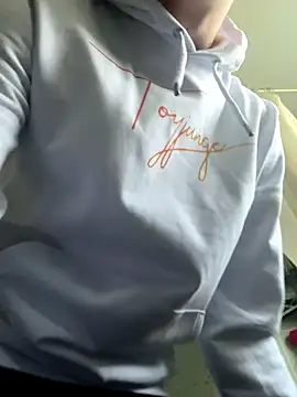 Snapshot of Toyjungee chatting on September 2025 12:32:01 PM Toyjungee online show from September 2025 12:32:01 PM