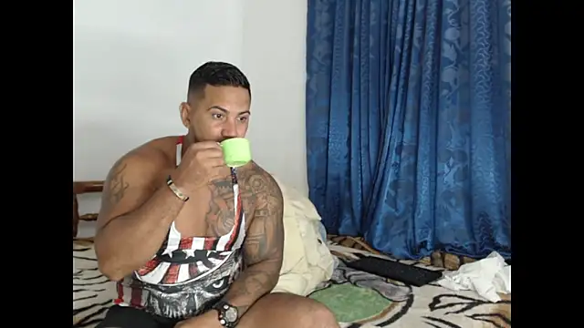 Snapshot of lover_1994 chatting on February 2025 11:32:02 AM lover 1994 online show from February 2025 11:32:02 AM