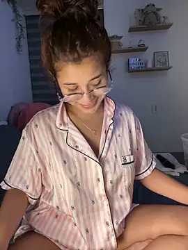 Snapshot of crystal_bunny7 chatting on December 2024 12:23:01 AM crystal bunny7 online show from December 2024 12:23:01 AM