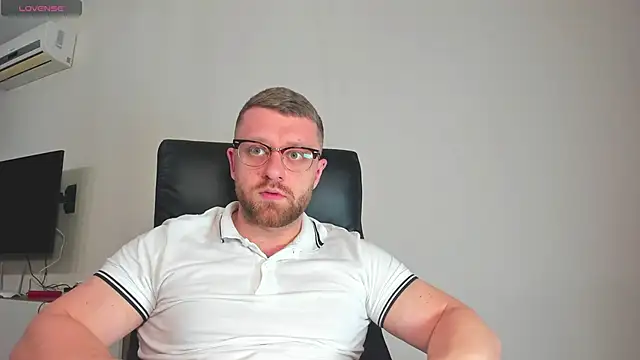 Snapshot of Findom_guy chatting on December 2025 11:14:02 AM Findom guy online show from December 2025 11:14:02 AM