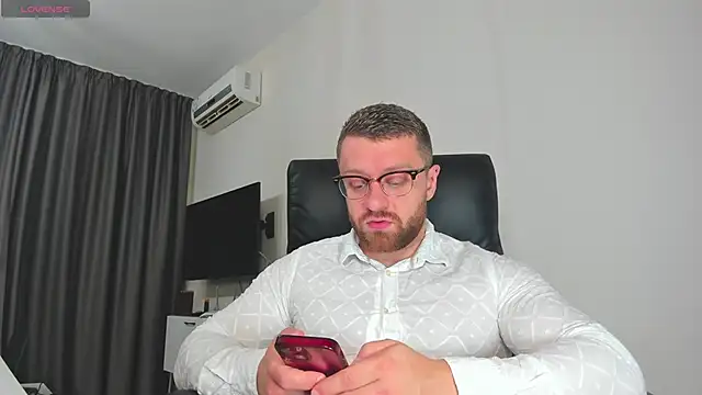 Snapshot of Findom_guy chatting on December 2025 03:42:01 PM Findom guy online show from December 2025 03:42:01 PM