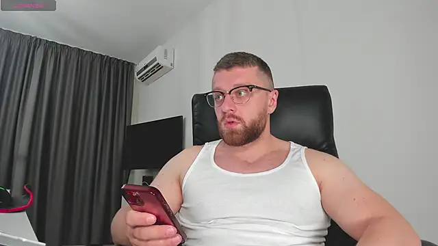 Snapshot of Findom_guy chatting on January 2026 10:31:01 AM Findom guy online show from January 2026 10:31:01 AM