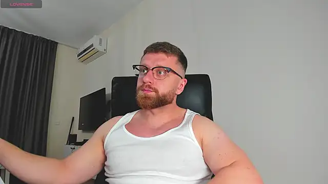 Snapshot of Findom_guy chatting on March 2026 11:06:01 AM Findom guy online show from March 2026 11:06:01 AM