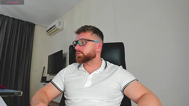 Snapshot of Findom_guy chatting on March 2026 11:06:01 AM Findom guy online show from March 2026 11:06:01 AM