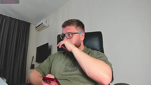 Snapshot of Findom_guy chatting on March 2026 06:08:01 AM Findom guy online show from March 2026 06:08:01 AM