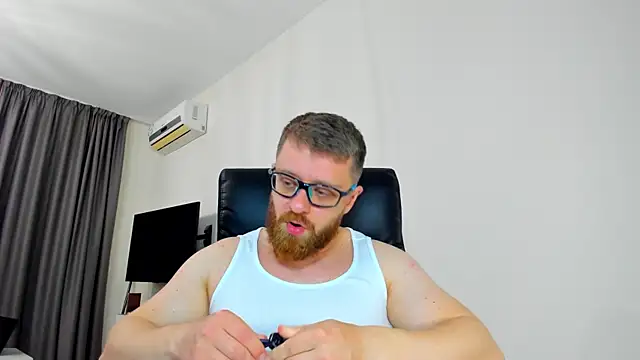 Snapshot of Findom_guy chatting on April 2026 08:48:01 AM Findom guy online show from April 2026 08:48:01 AM