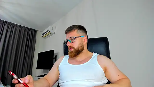 Snapshot of Findom_guy chatting on April 2026 04:11:02 PM Findom guy online show from April 2026 04:11:02 PM