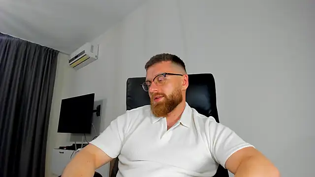 Snapshot of Findom_guy chatting on April 2026 11:57:02 PM Findom guy online show from April 2026 11:57:02 PM