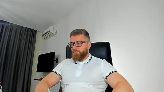 Snapshot of Findom_guy chatting on May 2026 05:51:02 PM Findom guy online show from May 2026 05:51:02 PM